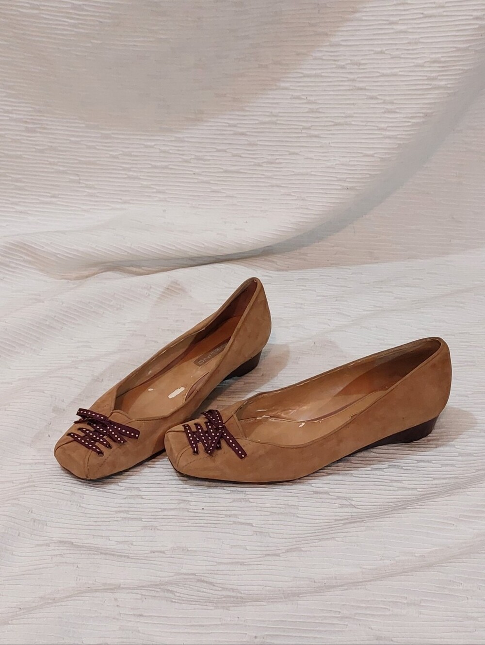 Vintage BandolinoTan Suede Flats with Maroon Beaded Bow Accent Size 7.5